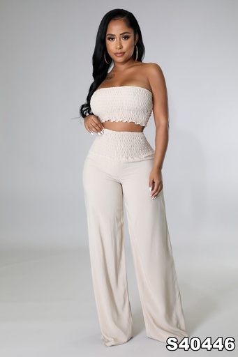 CONJUNTO DE PANTALON OLGADO Y TOP CORRUGADO STRAPLE