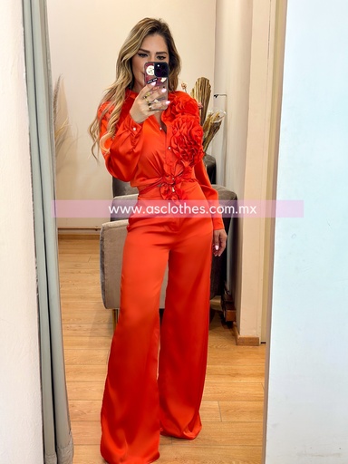 TRAJE SATIN FLOR EN CAMISA