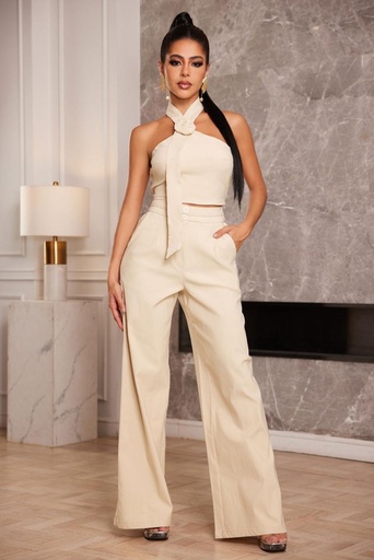 TRAJE CON FLOR CUELLO