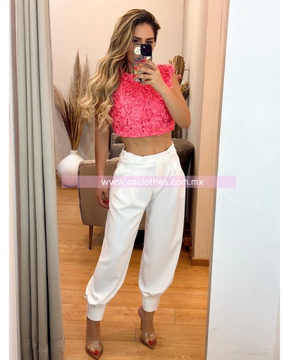 BLUSA FLORES RESALTADAS