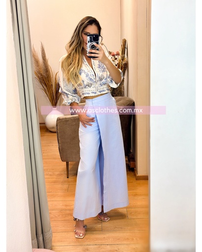 PANTALON CON FALDON 