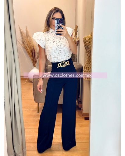 PANTALON CON HEBILLA Y ESLABONES