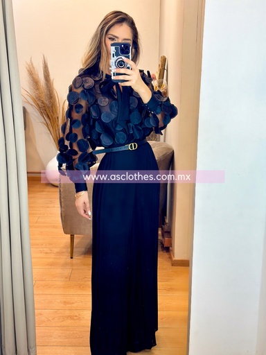 CAMISA CON BLUSA FONDO CIRCULOS RESALTADOS